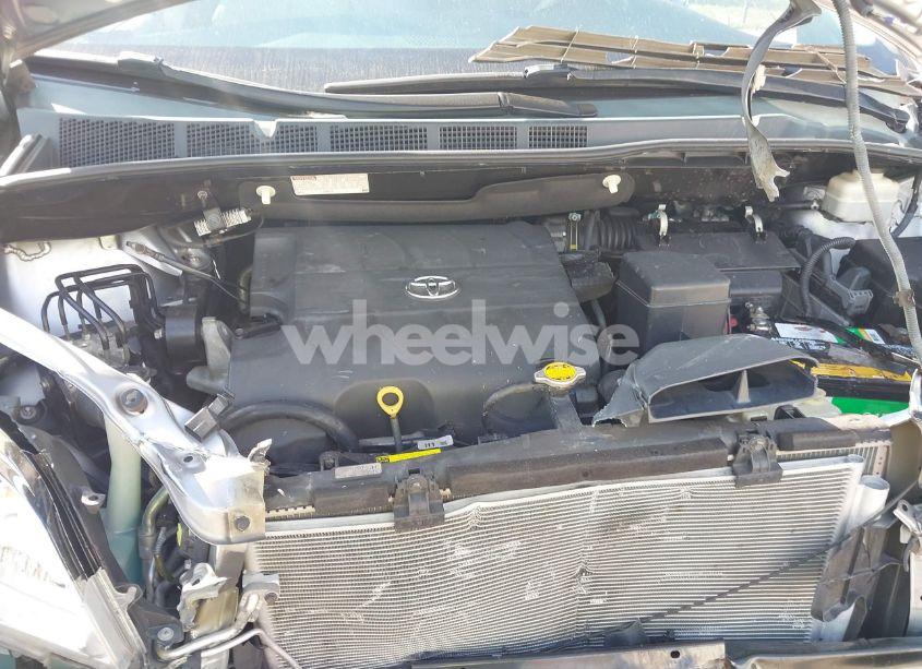 Photo 10 of 2013 Toyota Sienna XLE V6 7 PASSENGER AUTO ACCESS SEAT/XLE V6 8 PASSENGER (VIN 5TDYK3DCXDS355408)