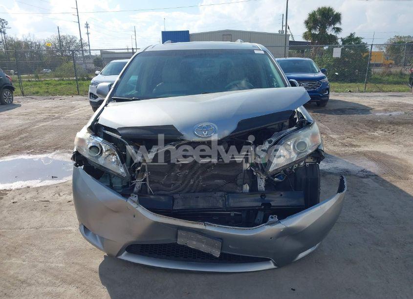 Photo 12 of 2013 Toyota Sienna XLE V6 7 PASSENGER AUTO ACCESS SEAT/XLE V6 8 PASSENGER (VIN 5TDYK3DCXDS355408)