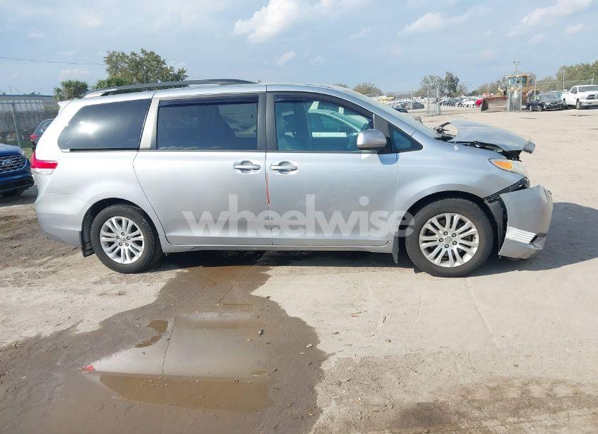 Photo 13 of 2013 Toyota Sienna XLE V6 7 PASSENGER AUTO ACCESS SEAT/XLE V6 8 PASSENGER (VIN 5TDYK3DCXDS355408)