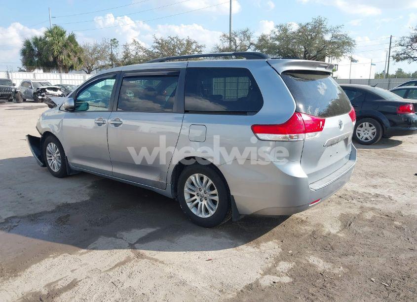 Photo 3 of 2013 Toyota Sienna XLE V6 7 PASSENGER AUTO ACCESS SEAT/XLE V6 8 PASSENGER (VIN 5TDYK3DCXDS355408)