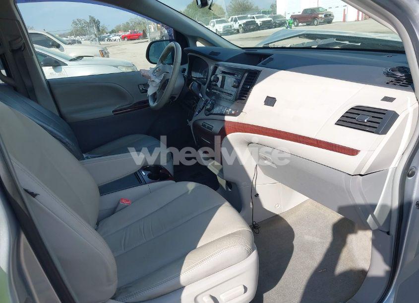 Photo 5 of 2013 Toyota Sienna XLE V6 7 PASSENGER AUTO ACCESS SEAT/XLE V6 8 PASSENGER (VIN 5TDYK3DCXDS355408)