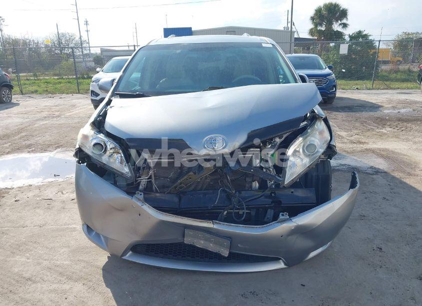 Photo 6 of 2013 Toyota Sienna XLE V6 7 PASSENGER AUTO ACCESS SEAT/XLE V6 8 PASSENGER (VIN 5TDYK3DCXDS355408)