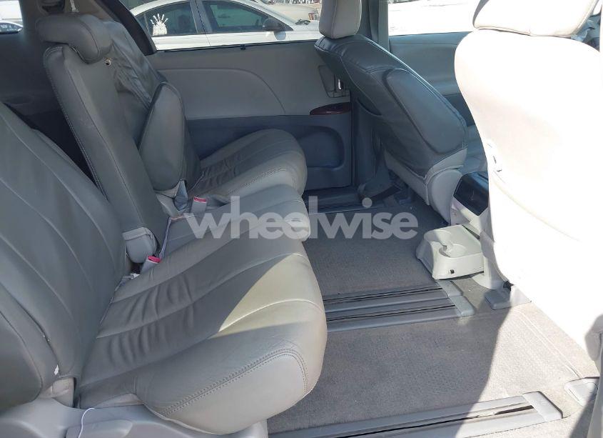Photo 8 of 2013 Toyota Sienna XLE V6 7 PASSENGER AUTO ACCESS SEAT/XLE V6 8 PASSENGER (VIN 5TDYK3DCXDS355408)