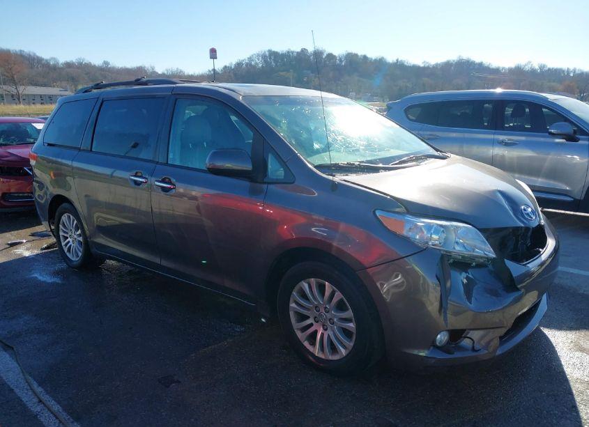 2013 Toyota Sienna XLE/LIMITED (VIN 5TDYK3DCXDS356865) main photo