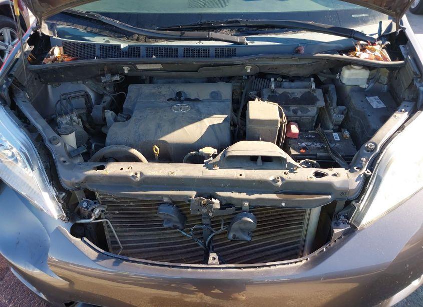 Photo 10 of 2013 Toyota Sienna XLE/LIMITED (VIN 5TDYK3DCXDS356865)