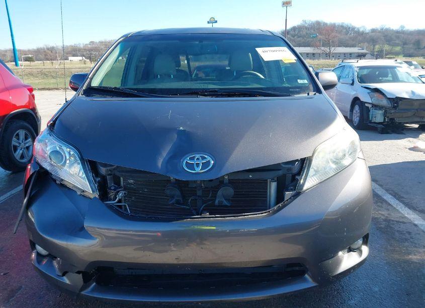 Photo 13 of 2013 Toyota Sienna XLE/LIMITED (VIN 5TDYK3DCXDS356865)