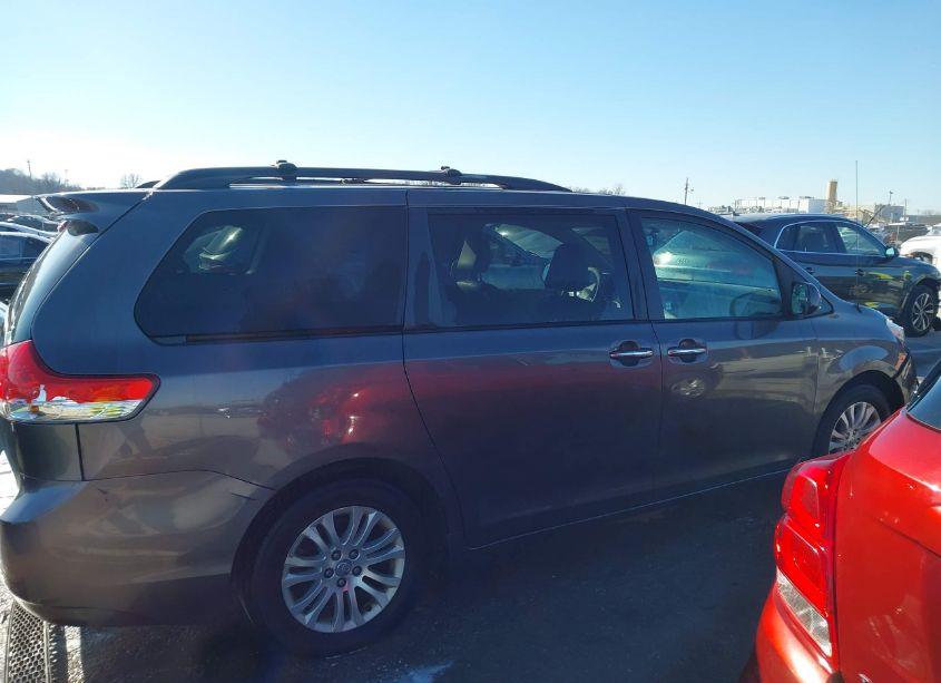 Photo 14 of 2013 Toyota Sienna XLE/LIMITED (VIN 5TDYK3DCXDS356865)