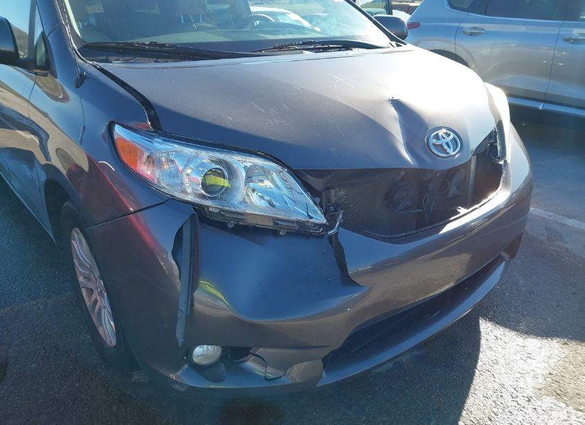 Photo 18 of 2013 Toyota Sienna XLE/LIMITED (VIN 5TDYK3DCXDS356865)