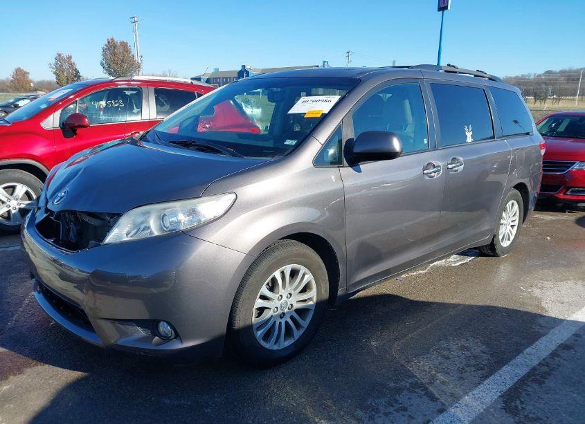 Photo 2 of 2013 Toyota Sienna XLE/LIMITED (VIN 5TDYK3DCXDS356865)