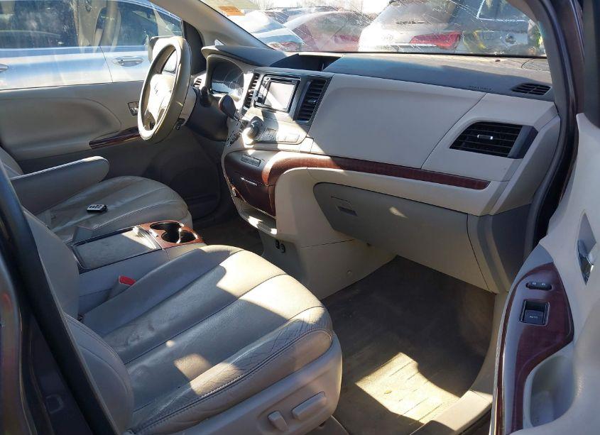 Photo 5 of 2013 Toyota Sienna XLE/LIMITED (VIN 5TDYK3DCXDS356865)