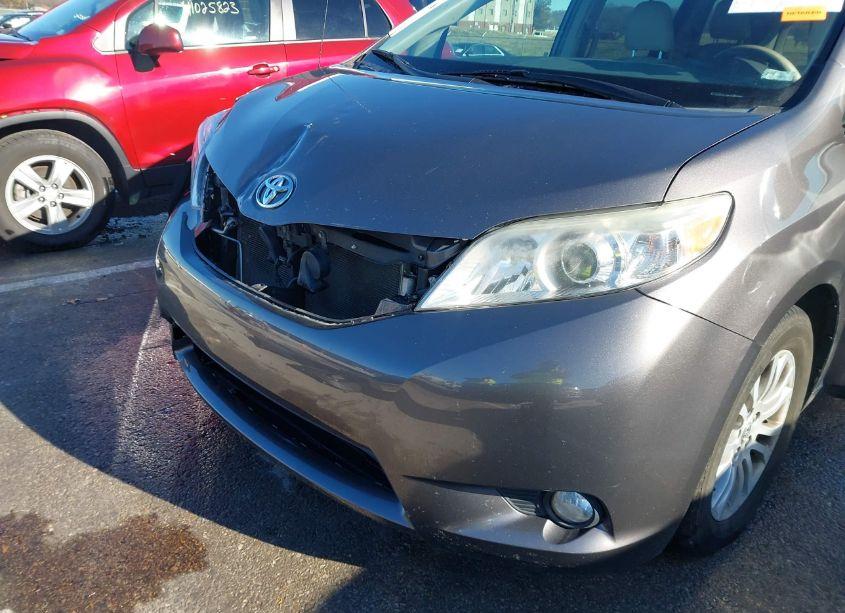 Photo 6 of 2013 Toyota Sienna XLE/LIMITED (VIN 5TDYK3DCXDS356865)