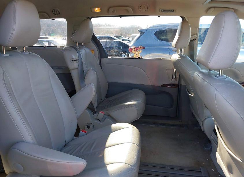 Photo 8 of 2013 Toyota Sienna XLE/LIMITED (VIN 5TDYK3DCXDS356865)