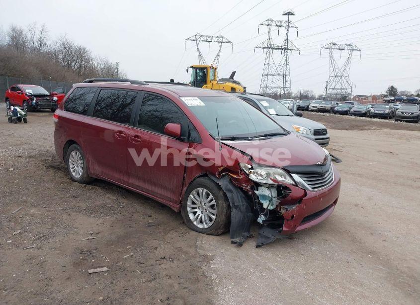 2013 Toyota Sienna XLE V6 8 PASSENGER (VIN 5TDYK3DCXDS392491) main photo