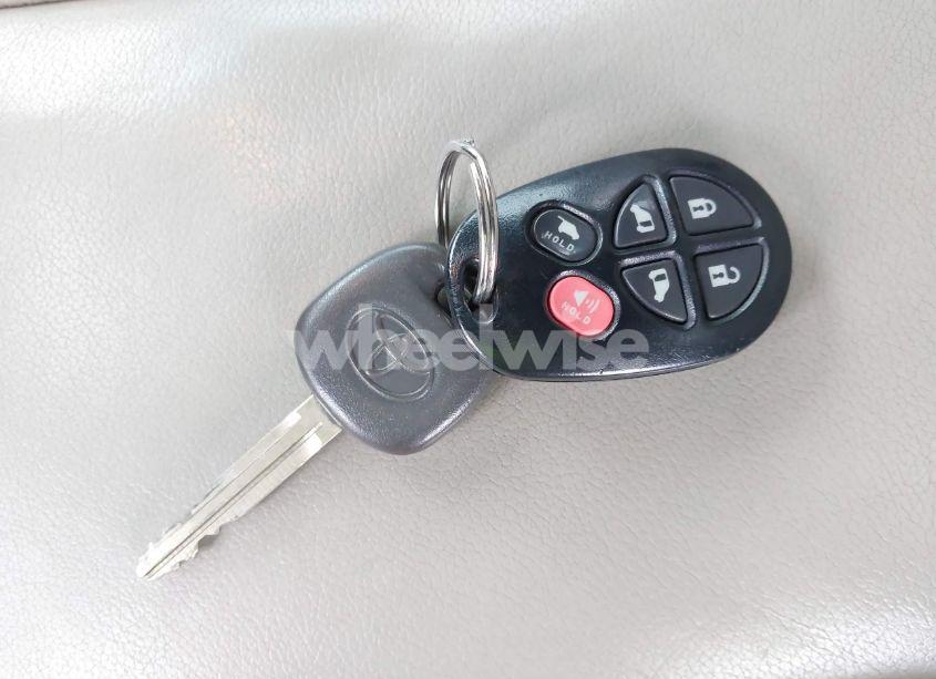 Photo 11 of 2013 Toyota Sienna XLE V6 8 PASSENGER (VIN 5TDYK3DCXDS392491)