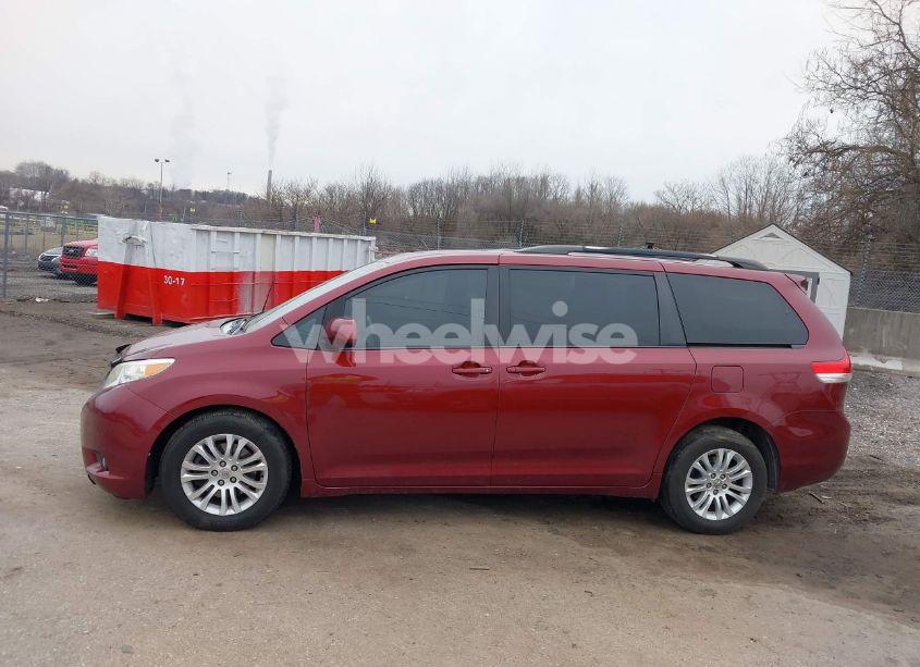 Photo 14 of 2013 Toyota Sienna XLE V6 8 PASSENGER (VIN 5TDYK3DCXDS392491)