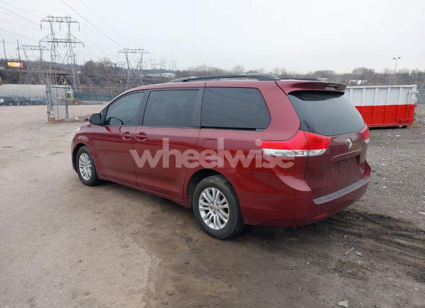 Photo 3 of 2013 Toyota Sienna XLE V6 8 PASSENGER (VIN 5TDYK3DCXDS392491)