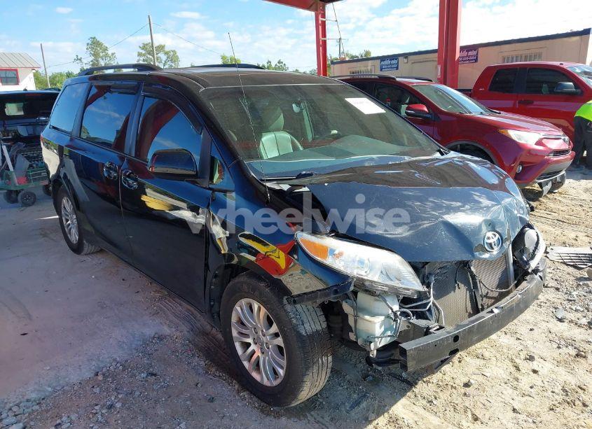 2013 Toyota Sienna XLE V6 8 PASSENGER (VIN 5TDYK3DCXDS396203) main photo