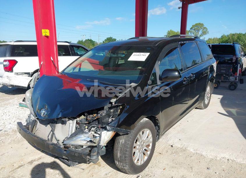 Photo 2 of 2013 Toyota Sienna XLE V6 8 PASSENGER (VIN 5TDYK3DCXDS396203)