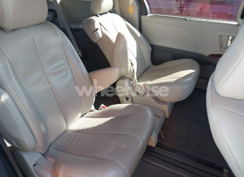 Photo 8 of 2013 Toyota Sienna XLE V6 8 PASSENGER (VIN 5TDYK3DCXDS396203)