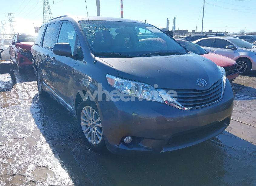 2014 Toyota Sienna XLE V6 8 PASSENGER (VIN 5TDYK3DCXES419271) main photo