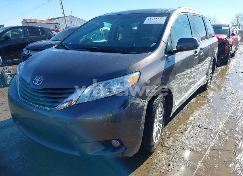 Photo 2 of 2014 Toyota Sienna XLE V6 8 PASSENGER (VIN 5TDYK3DCXES419271)