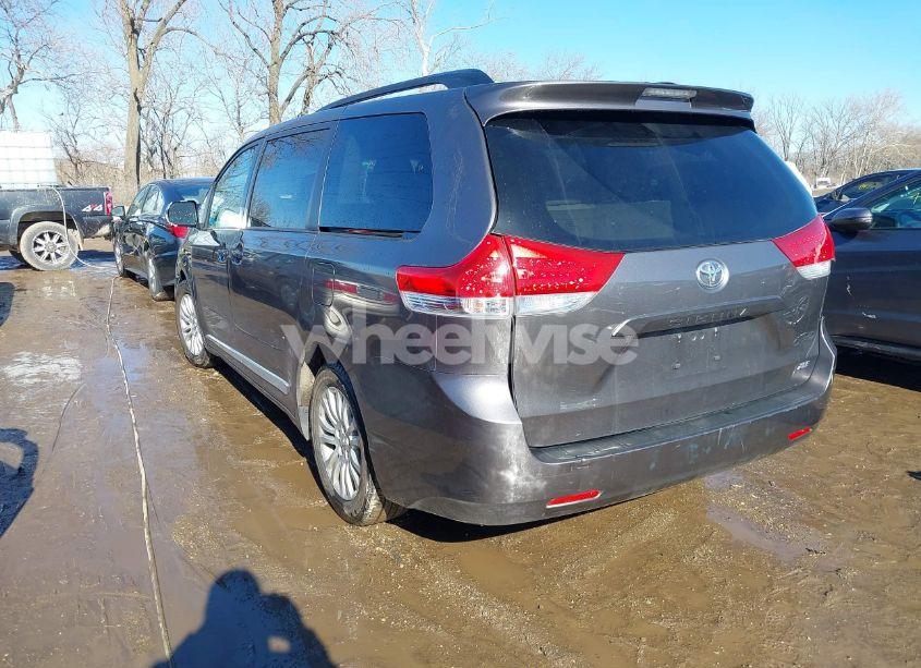 Photo 3 of 2014 Toyota Sienna XLE V6 8 PASSENGER (VIN 5TDYK3DCXES419271)