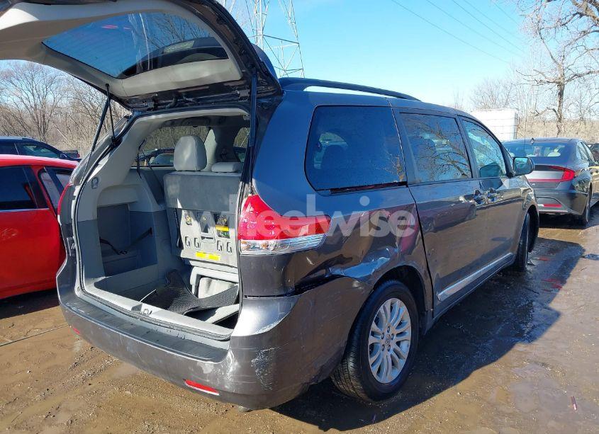 Photo 4 of 2014 Toyota Sienna XLE V6 8 PASSENGER (VIN 5TDYK3DCXES419271)