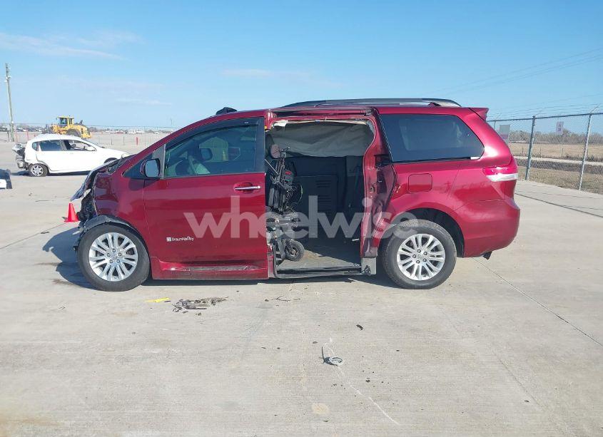 Photo 13 of 2014 Toyota Sienna XLE/LIMITED (VIN 5TDYK3DCXES421554)