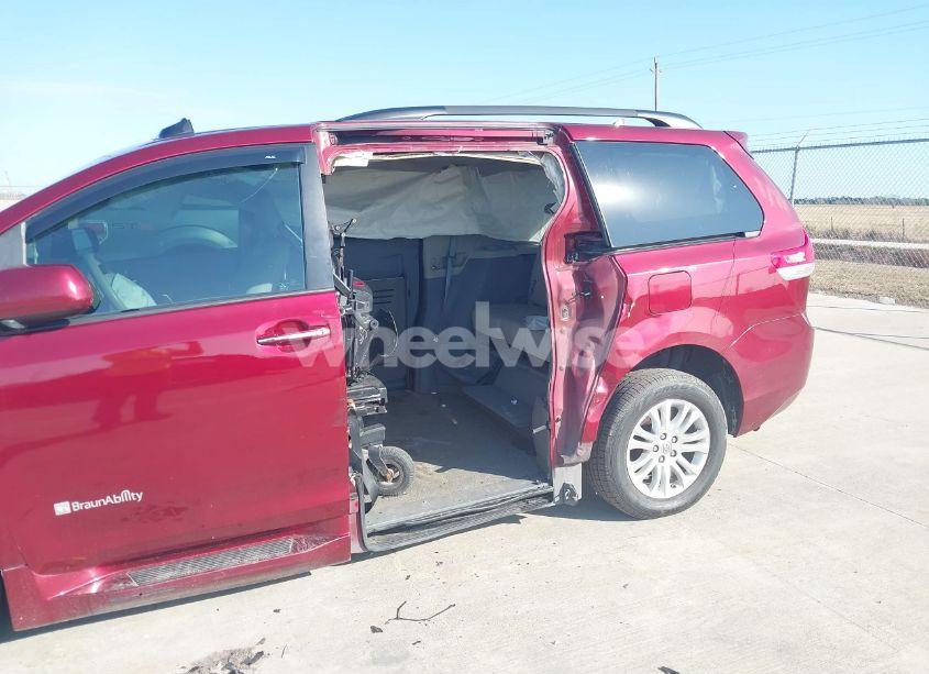 Photo 6 of 2014 Toyota Sienna XLE/LIMITED (VIN 5TDYK3DCXES421554)