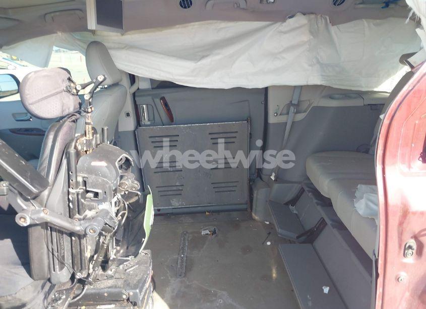 Photo 8 of 2014 Toyota Sienna XLE/LIMITED (VIN 5TDYK3DCXES421554)
