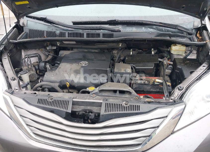 Photo 10 of 2014 Toyota Sienna XLE V6 8 PASSENGER (VIN 5TDYK3DCXES460029)