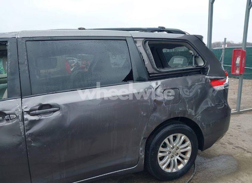 Photo 12 of 2014 Toyota Sienna XLE V6 8 PASSENGER (VIN 5TDYK3DCXES460029)