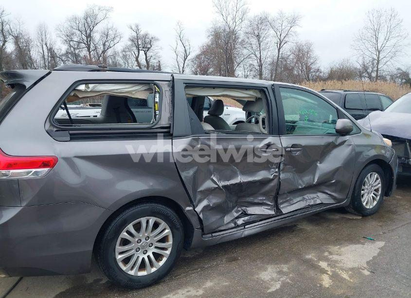 Photo 13 of 2014 Toyota Sienna XLE V6 8 PASSENGER (VIN 5TDYK3DCXES460029)