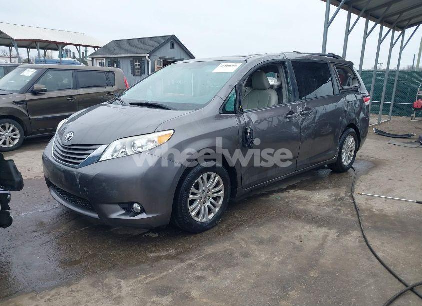Photo 2 of 2014 Toyota Sienna XLE V6 8 PASSENGER (VIN 5TDYK3DCXES460029)