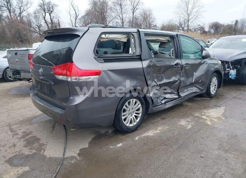 Photo 4 of 2014 Toyota Sienna XLE V6 8 PASSENGER (VIN 5TDYK3DCXES460029)