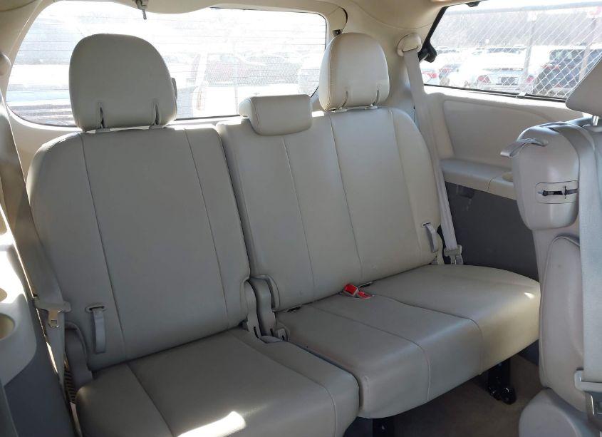 Photo 12 of 2014 Toyota Sienna XLE/LIMITED (VIN 5TDYK3DCXES462010)