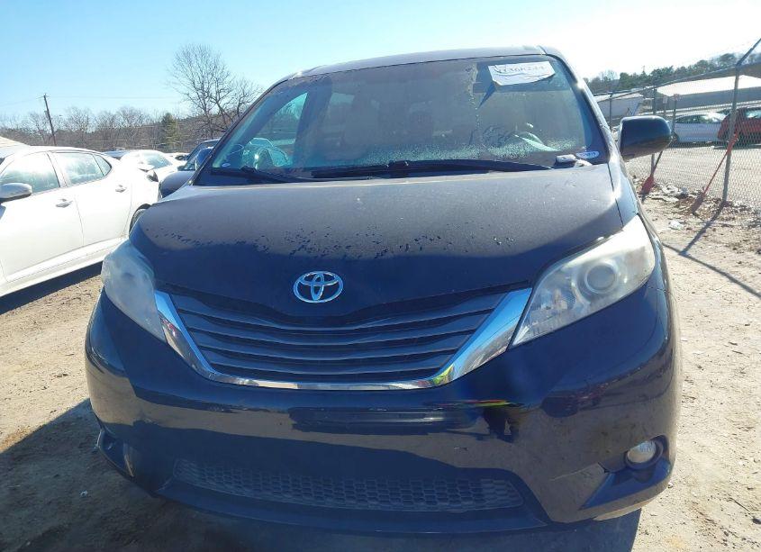 Photo 13 of 2014 Toyota Sienna XLE/LIMITED (VIN 5TDYK3DCXES462010)