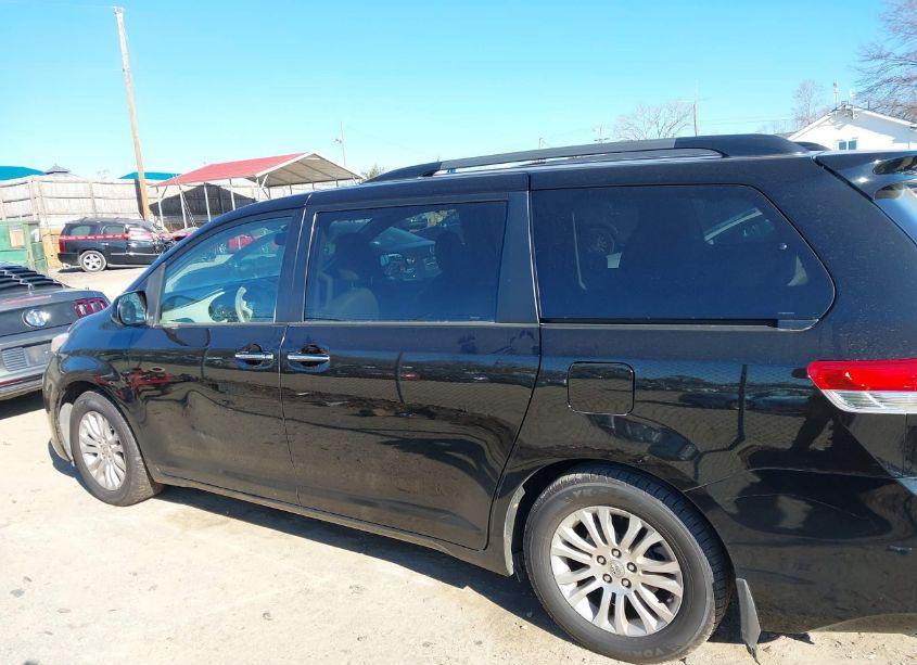 Photo 15 of 2014 Toyota Sienna XLE/LIMITED (VIN 5TDYK3DCXES462010)