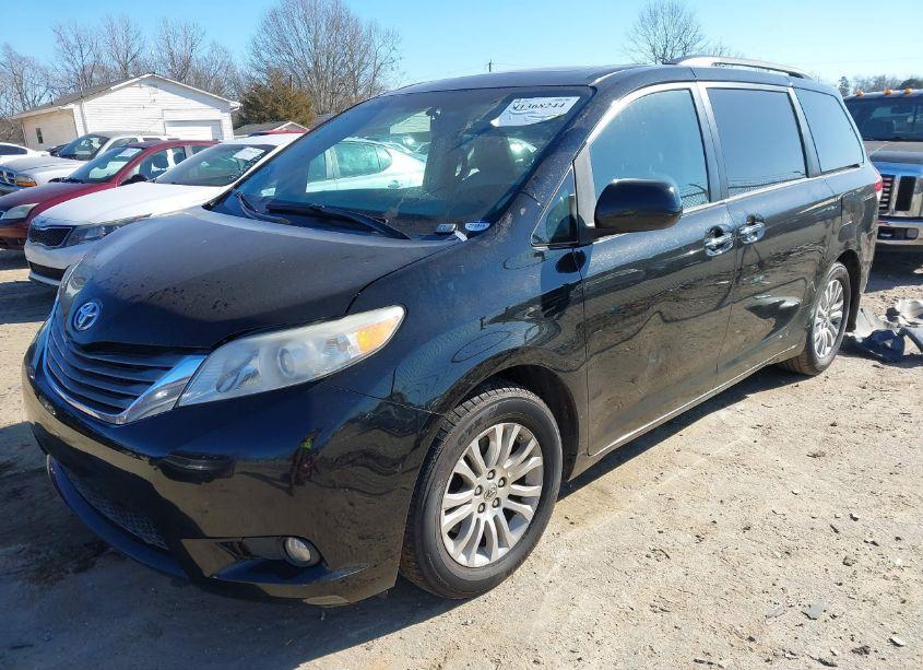 Photo 2 of 2014 Toyota Sienna XLE/LIMITED (VIN 5TDYK3DCXES462010)
