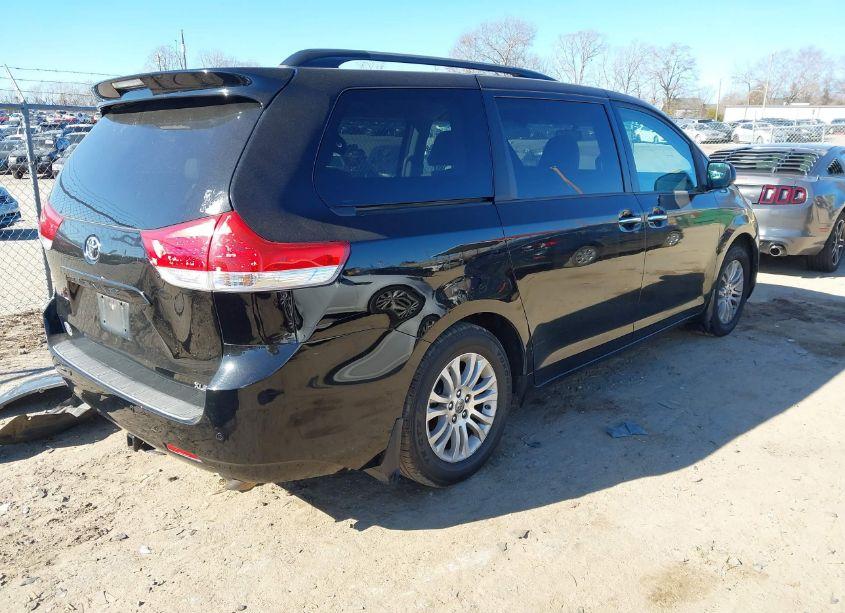Photo 4 of 2014 Toyota Sienna XLE/LIMITED (VIN 5TDYK3DCXES462010)