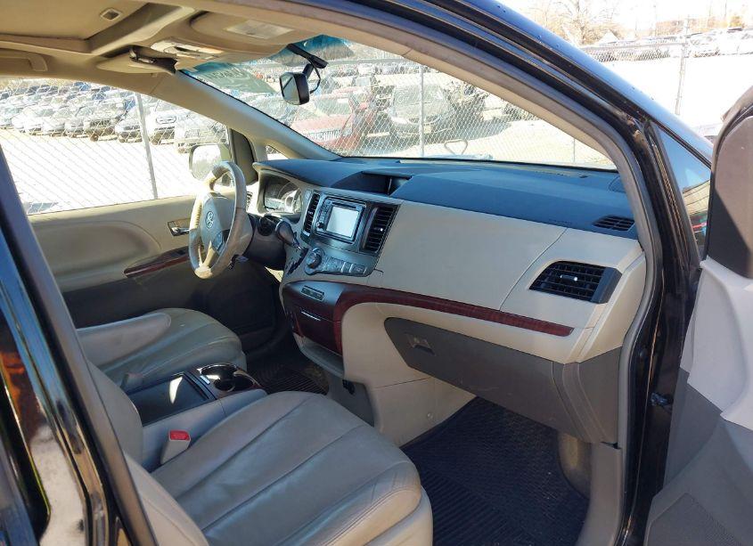 Photo 5 of 2014 Toyota Sienna XLE/LIMITED (VIN 5TDYK3DCXES462010)