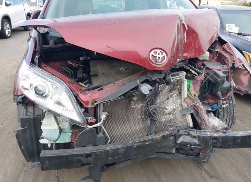 Photo 10 of 2014 Toyota Sienna XLE/LIMITED (VIN 5TDYK3DCXES464727)