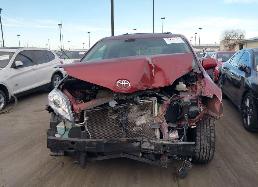 Photo 12 of 2014 Toyota Sienna XLE/LIMITED (VIN 5TDYK3DCXES464727)