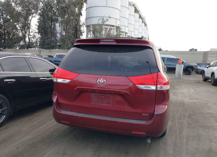 Photo 16 of 2014 Toyota Sienna XLE/LIMITED (VIN 5TDYK3DCXES464727)