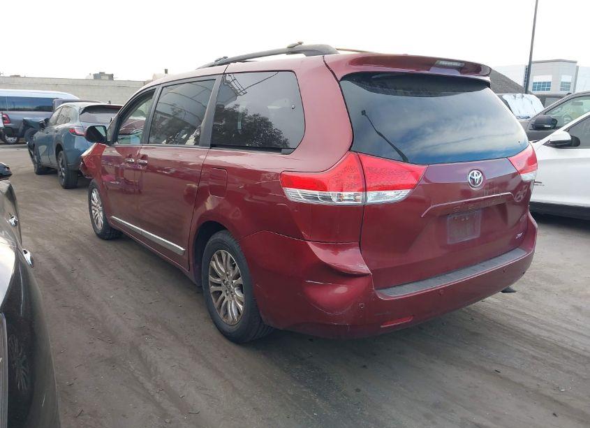 Photo 3 of 2014 Toyota Sienna XLE/LIMITED (VIN 5TDYK3DCXES464727)