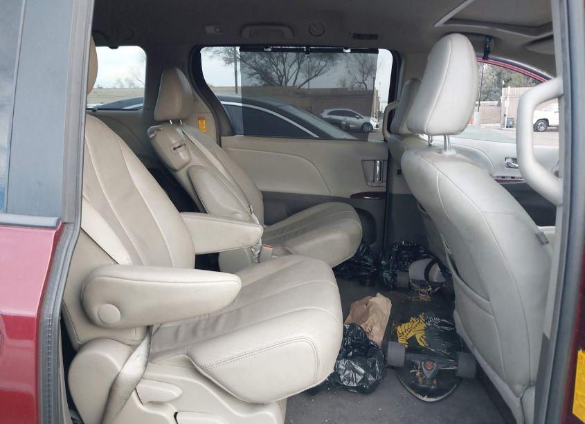 Photo 8 of 2014 Toyota Sienna XLE/LIMITED (VIN 5TDYK3DCXES464727)
