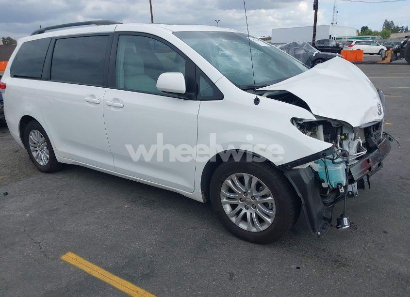 2014 Toyota Sienna XLE V6 8 PASSENGER (VIN 5TDYK3DCXES470852) main photo