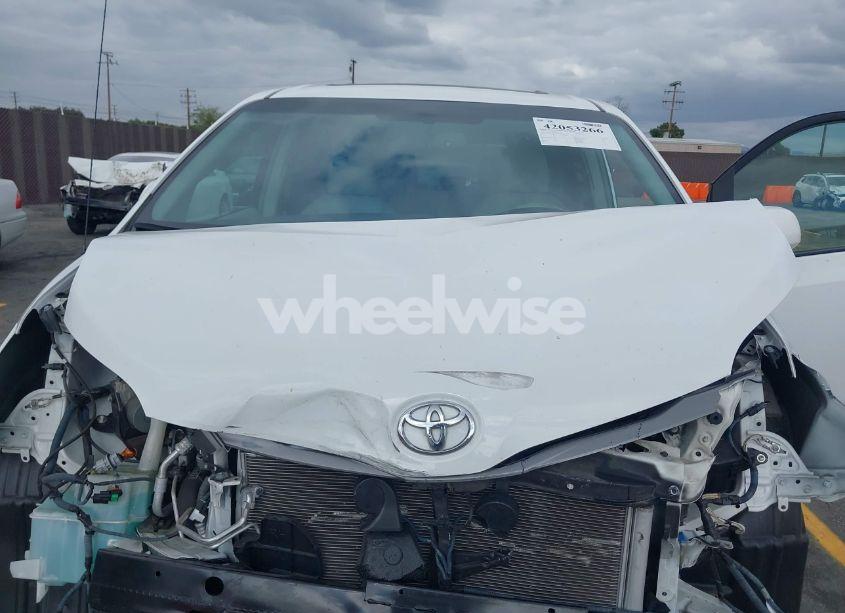 Photo 10 of 2014 Toyota Sienna XLE V6 8 PASSENGER (VIN 5TDYK3DCXES470852)