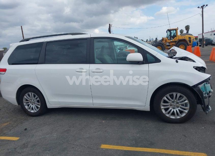 Photo 13 of 2014 Toyota Sienna XLE V6 8 PASSENGER (VIN 5TDYK3DCXES470852)