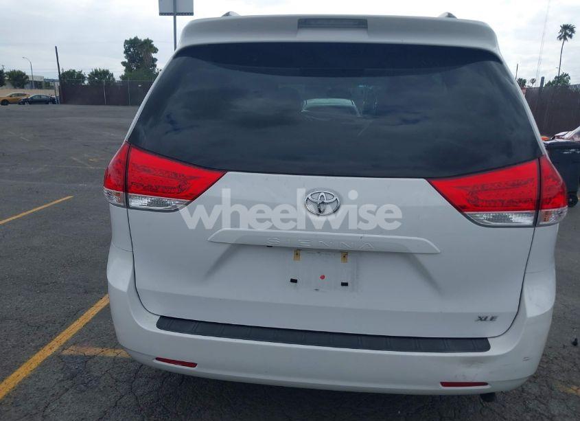 Photo 16 of 2014 Toyota Sienna XLE V6 8 PASSENGER (VIN 5TDYK3DCXES470852)